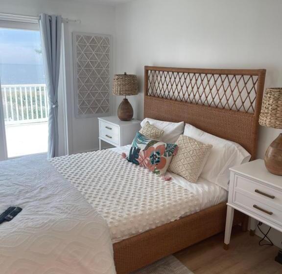 فيلا غرفة نوم واحدة, Driftwood Motel