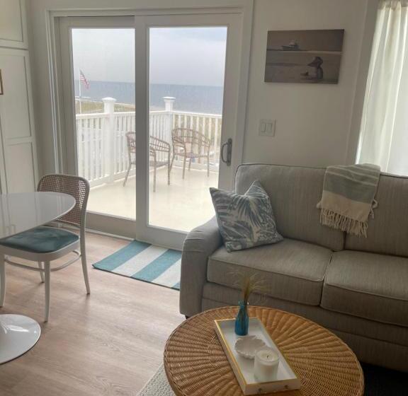 فيلا غرفة نوم واحدة, Driftwood Motel