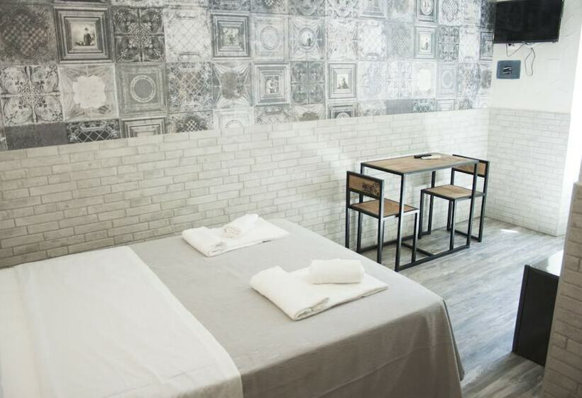 اتاق استاندارد, Agora