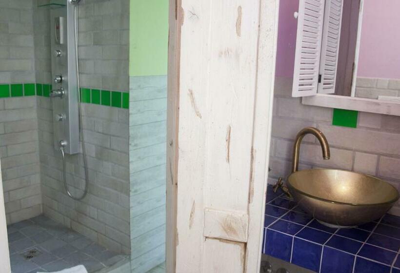 اتاق استاندارد, Agora