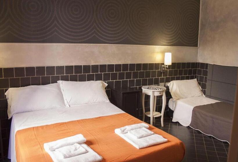 اتاق استاندارد سه نفره, Agora