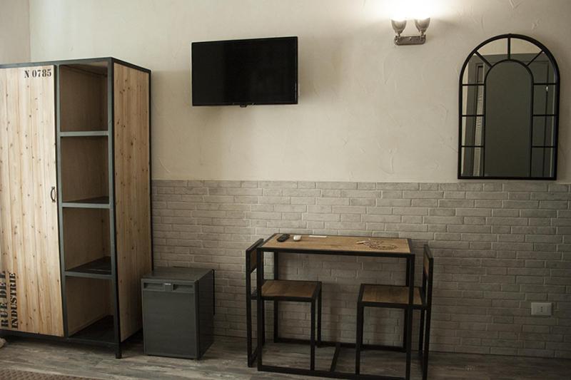 اتاق استاندارد سه نفره, Agora