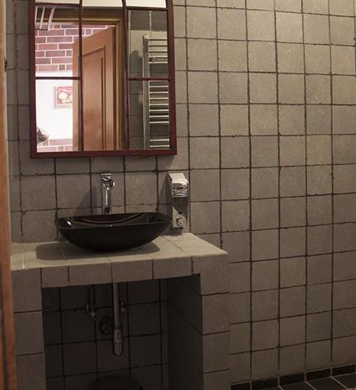 اتاق استاندارد سه نفره, Agora