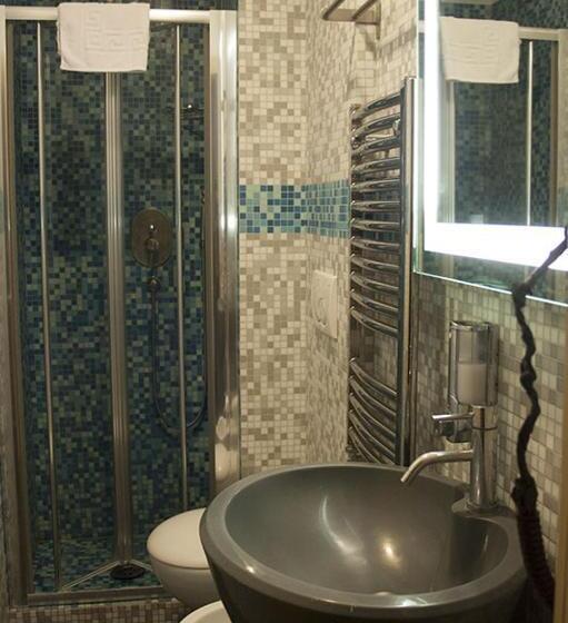 اتاق استاندارد سه نفره, Agora