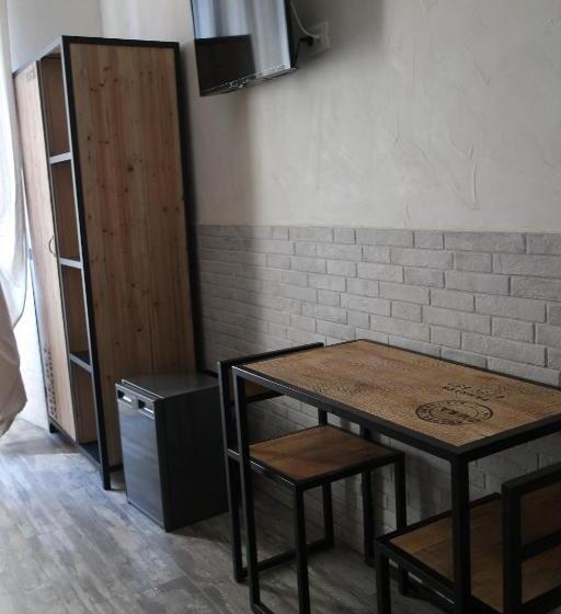 اتاق استاندارد چهار تخته, Agora