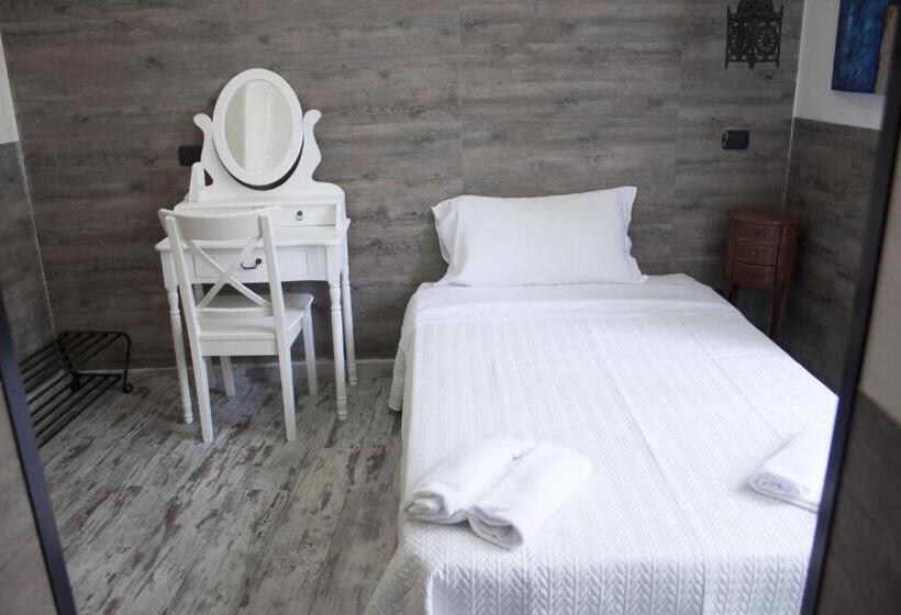 اتاق استاندارد یک نفره, Agora