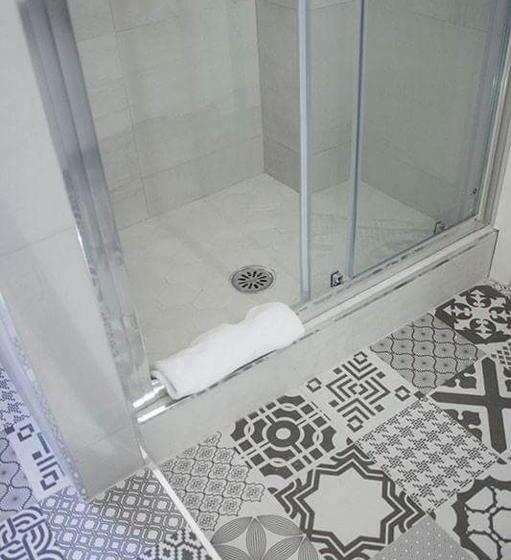 اتاق خانوادگی, Agora