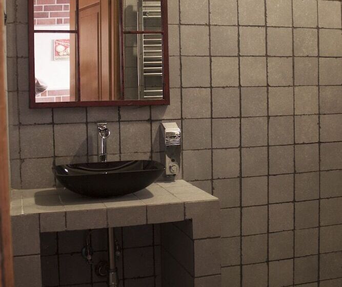 اتاق استاندارد, Agora