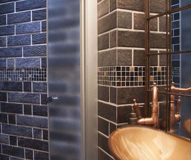 اتاق استاندارد, Agora