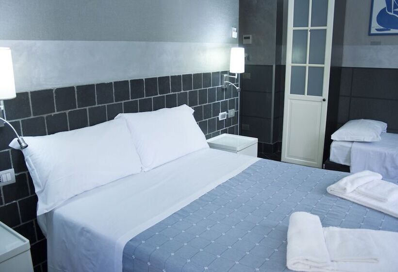 اتاق استاندارد سه نفره, Agora