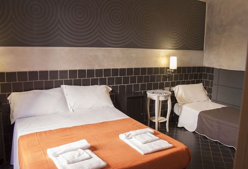 اتاق استاندارد سه نفره, Agora