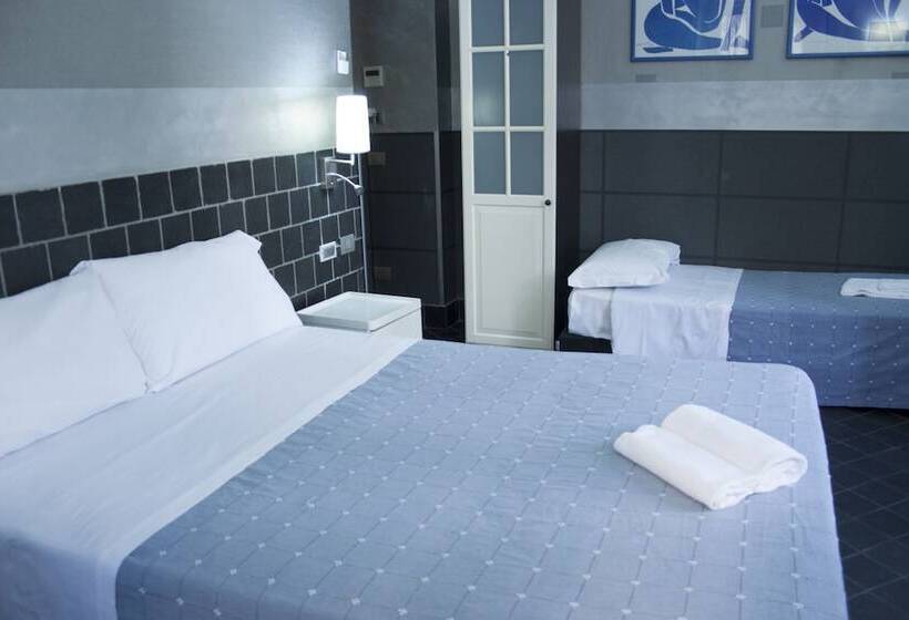 اتاق استاندارد سه نفره, Agora