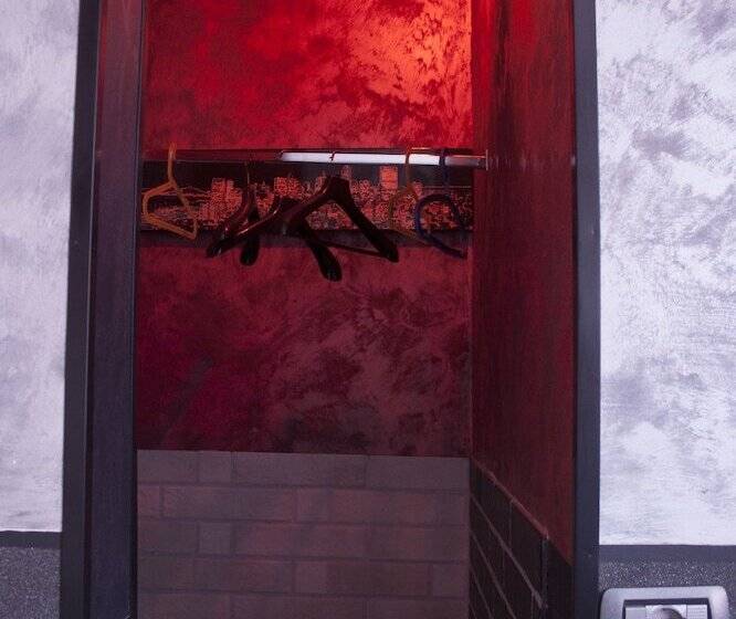 اتاق استاندارد سه نفره, Agora