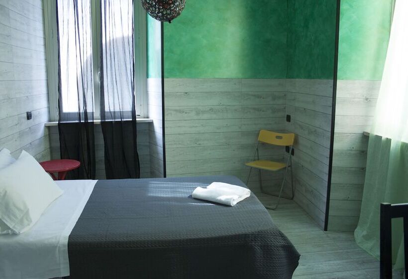 اتاق استاندارد یک نفره, Agora