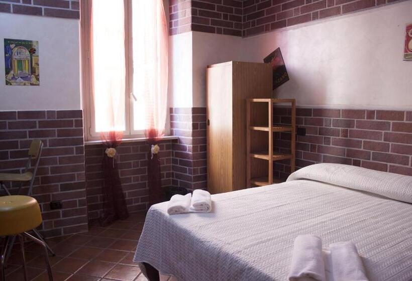 اتاق استاندارد سه نفره, Agora