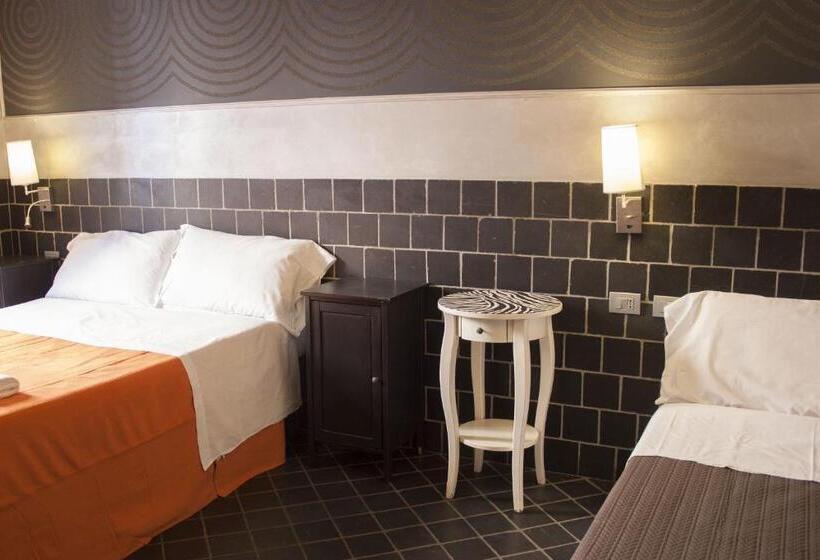 اتاق استاندارد سه نفره, Agora