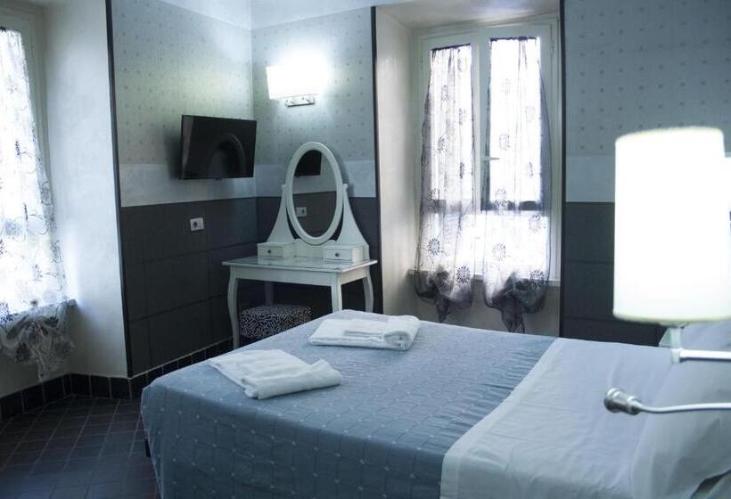 اتاق استاندارد سه نفره, Agora