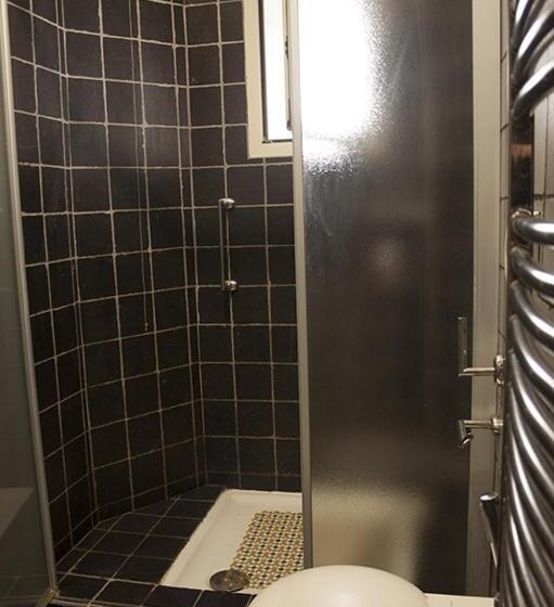 اتاق استاندارد سه نفره, Agora