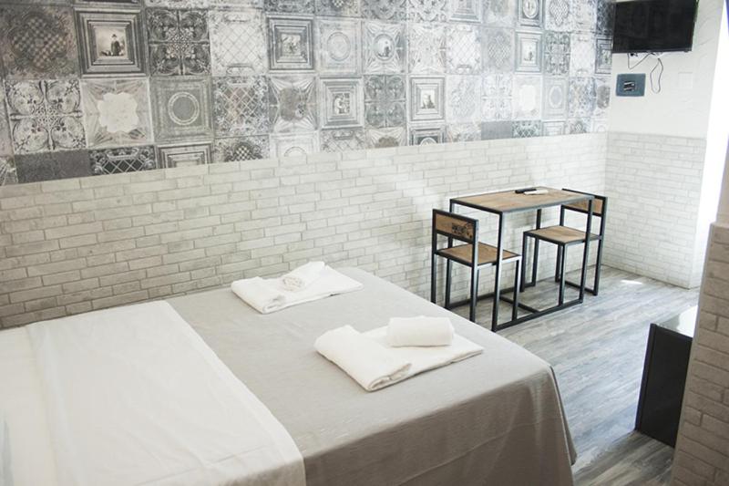 اتاق استاندارد سه نفره, Agora