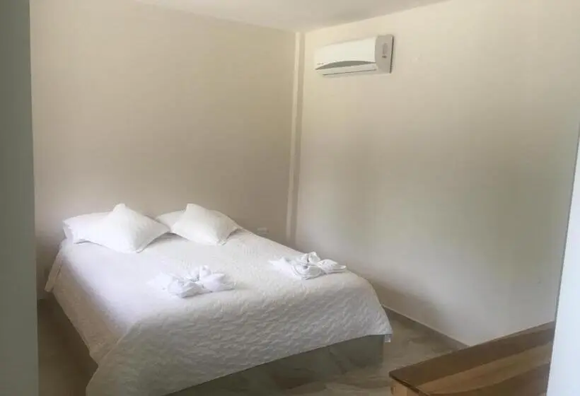 اتاق استاندارد با چشم‌انداز استخر, Canoa South Beach