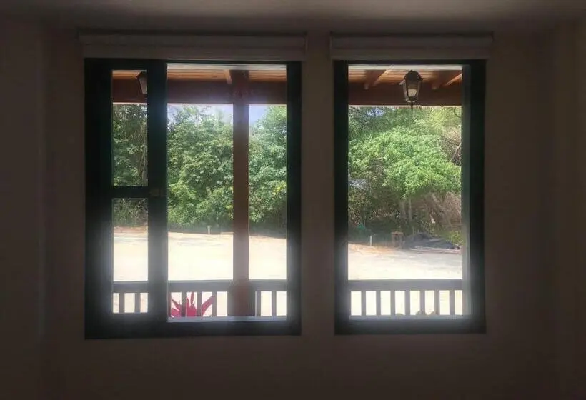اتاق استاندارد با چشم‌انداز استخر, Canoa South Beach