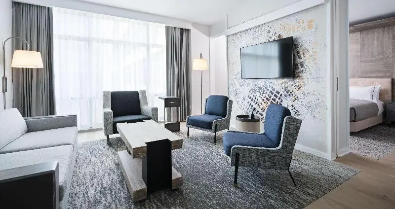 Suite King Bed