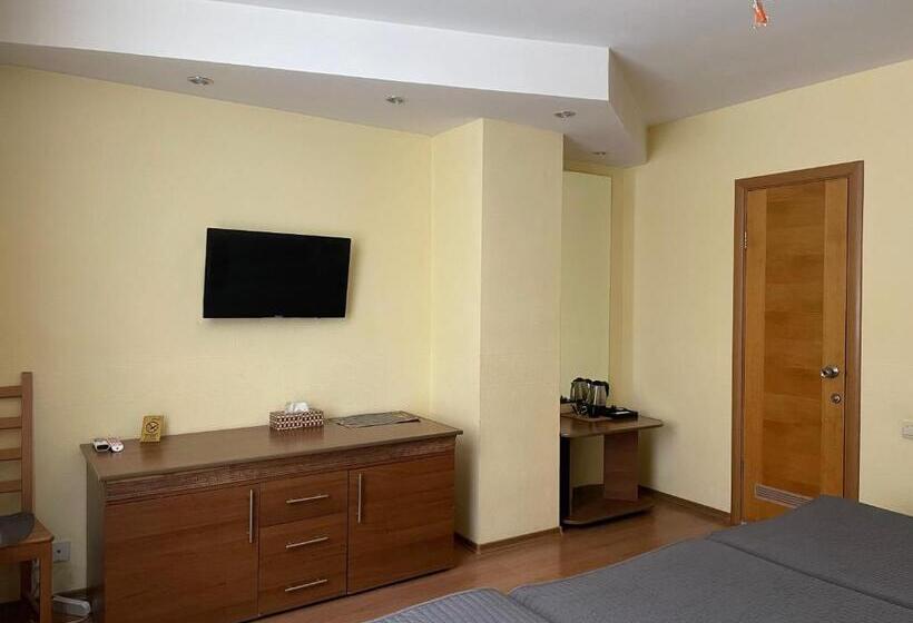 اتاق استاندارد سه نفره, Gloria Standard