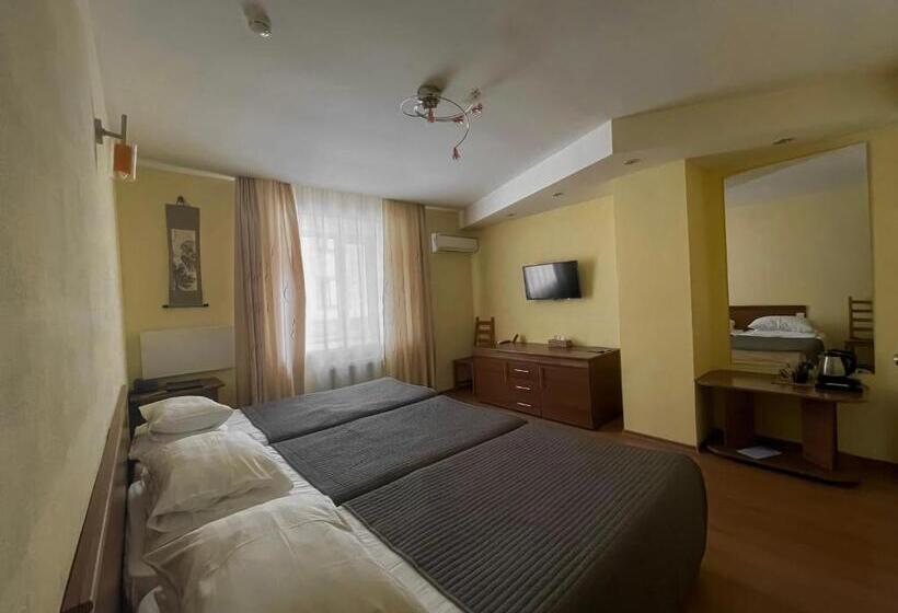 اتاق استاندارد سه نفره, Gloria Standard