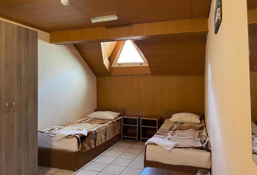 اتاق اکونومی, Gloria Standard