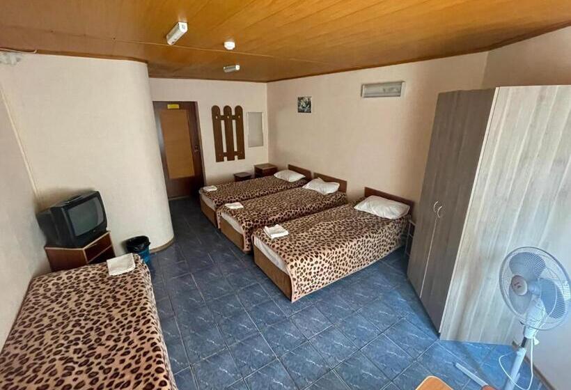 اتاق استاندارد چهار تخته, Gloria Standard