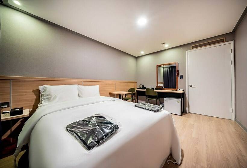 Camera Standard, Kabo