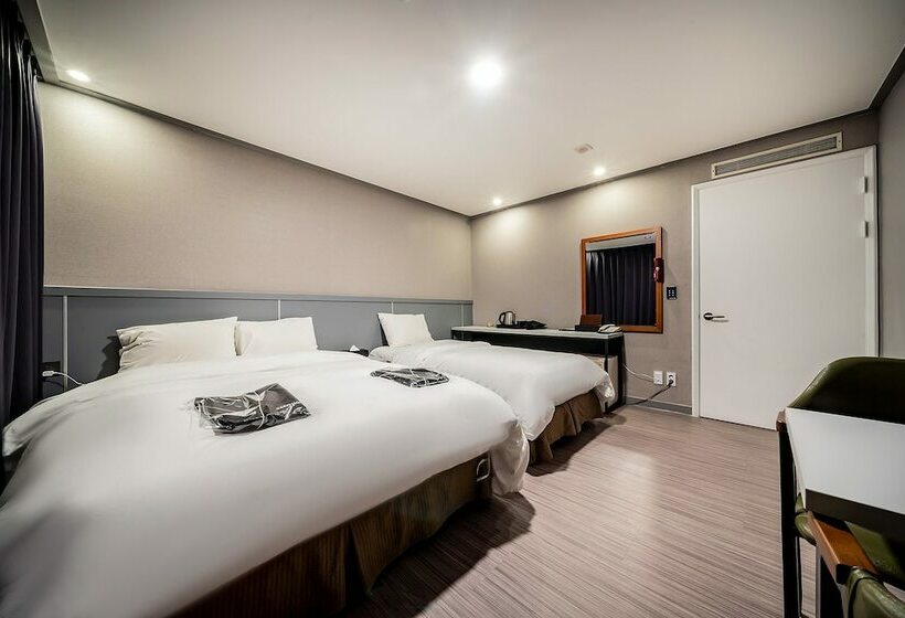 Camera Standard, Kabo