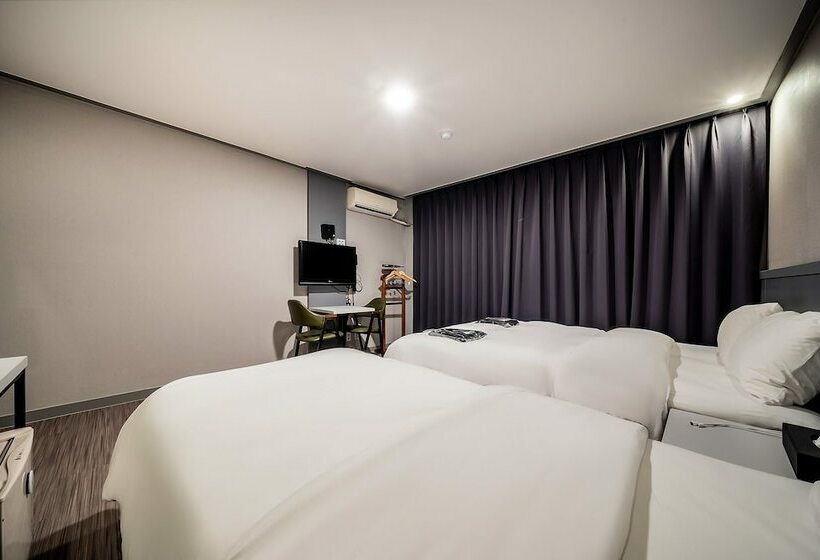 Camera Standard, Kabo