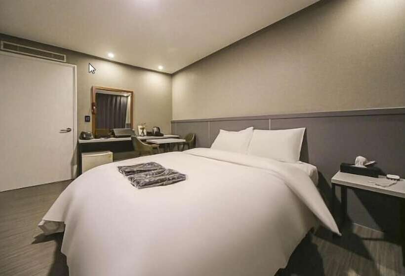 Camera Standard, Kabo