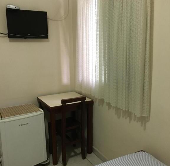 חדר סטנדרט יחיד, Podium