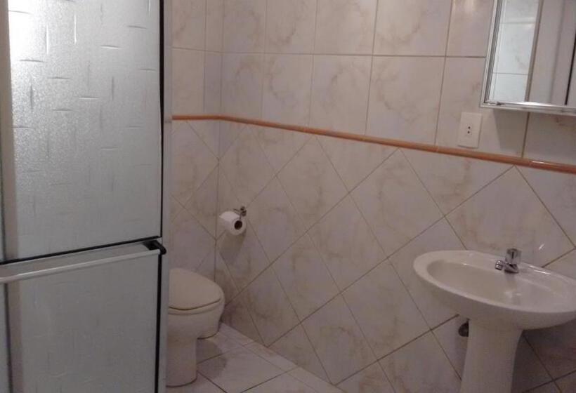 חדר סטנדרט לשלושה, Podium