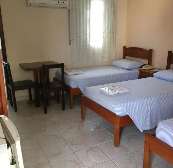 חדר סטנדרט לשלושה, Podium