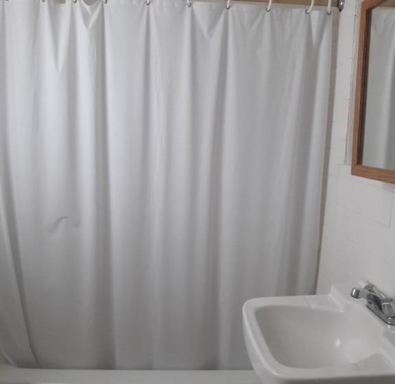 スタンダードルーム, Suitcase Motel & Travel