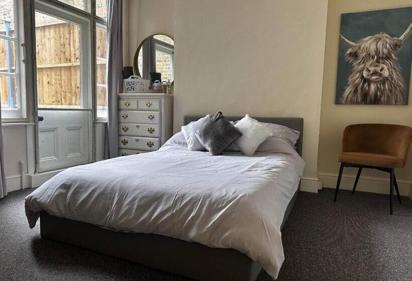 バス共有のスタンダードルーム, Winton House