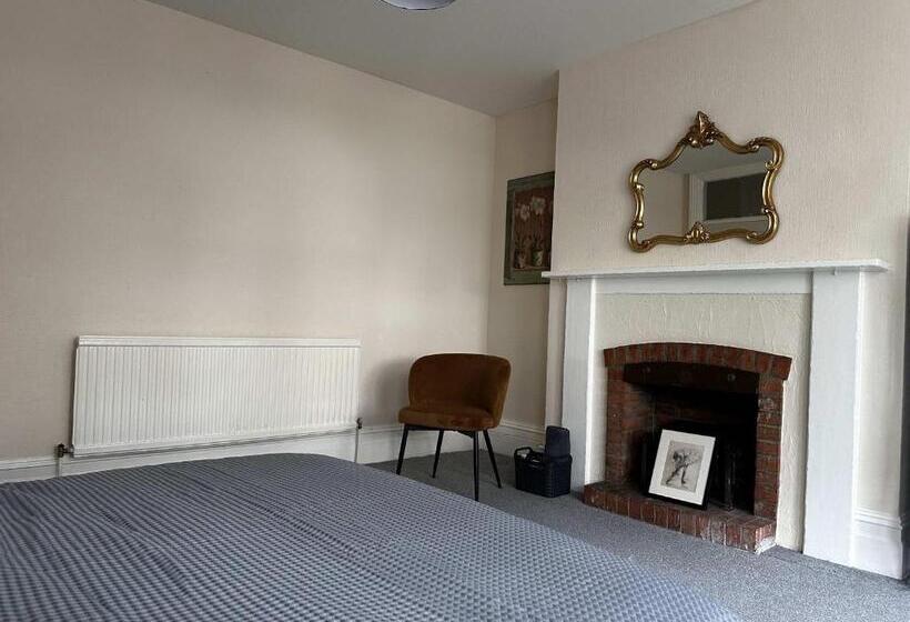 バス共有のスタンダードルーム, Winton House