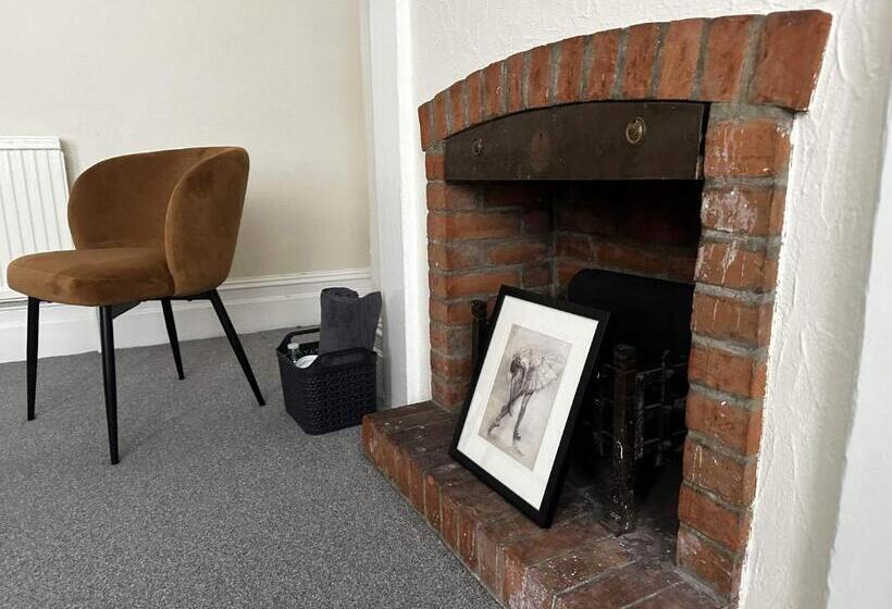 バス共有のスタンダードルーム, Winton House