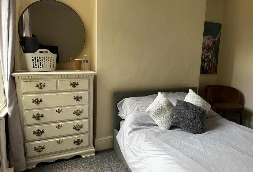 バス共有のスタンダードルーム, Winton House