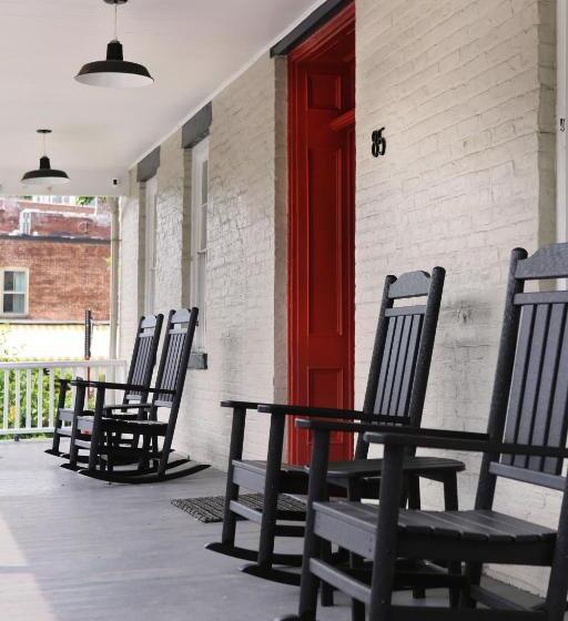 غرفة قياسية رباعية مطلة على الحديقة, Kingston Carriage House