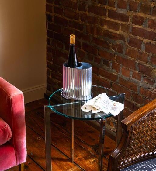 غرفة قياسية سرير كينج, Kingston Carriage House