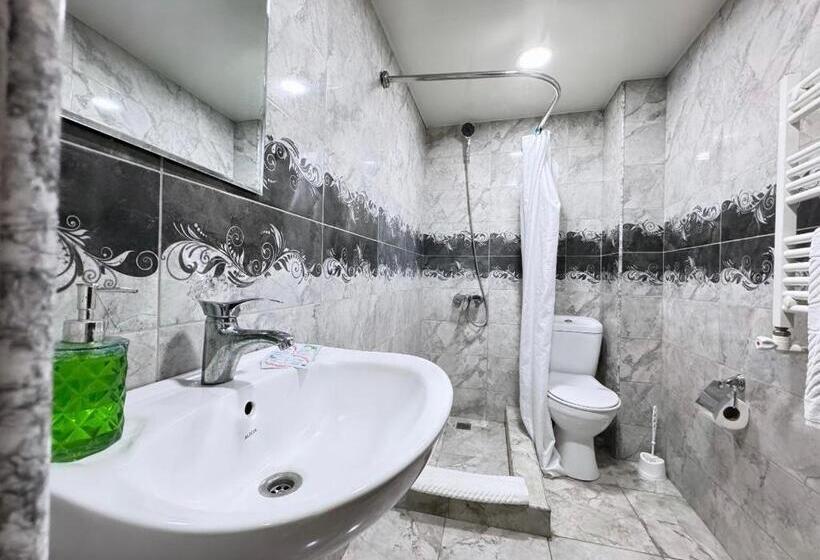 Economy Triple Room, Yerevan