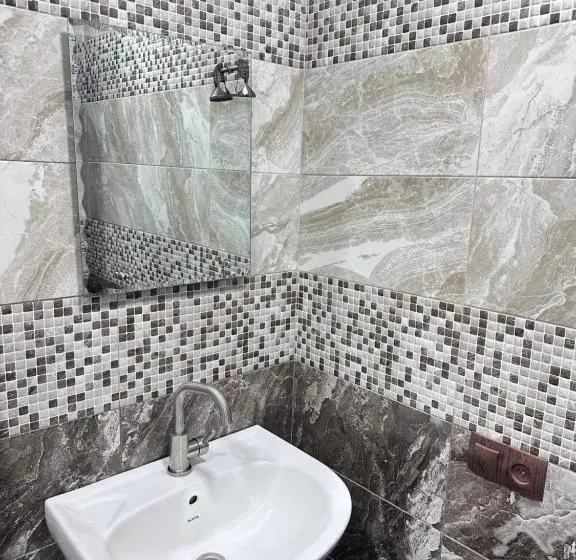 استودیوی سوپریور, Yerevan In Boutique