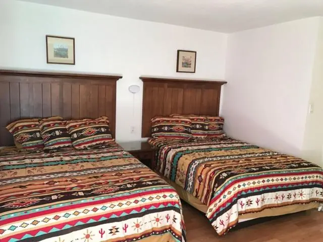 اتاق لوکس, Apache Motel
