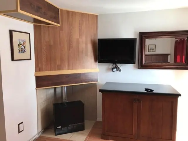 اتاق لوکس, Apache Motel