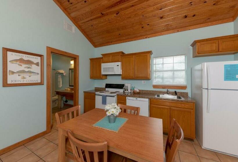 غرفة قياسية سرير كينج, Pelican Bay Resort