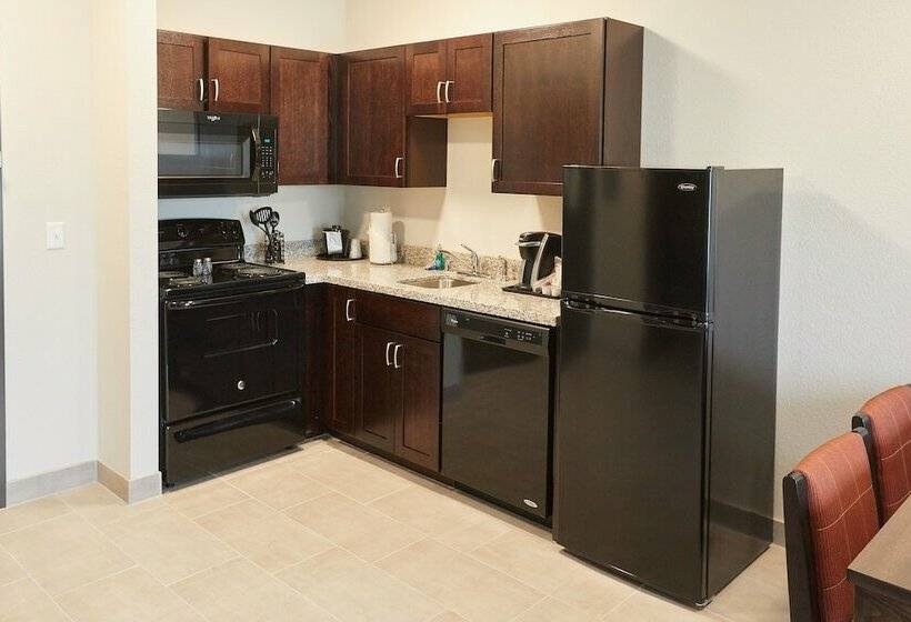 جناح عائلي, Gundersen Hotel & Suites